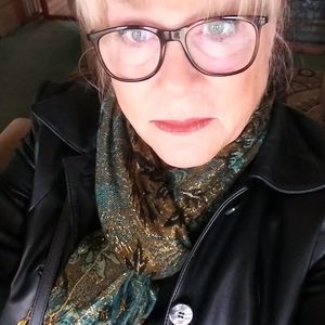 Meet your Posher, Leta